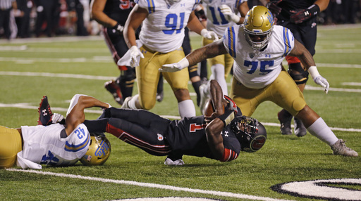 Huntley throws for 4 TDs, Utah rolls to 48-17 win over UCLA (Nov 03, 2017)