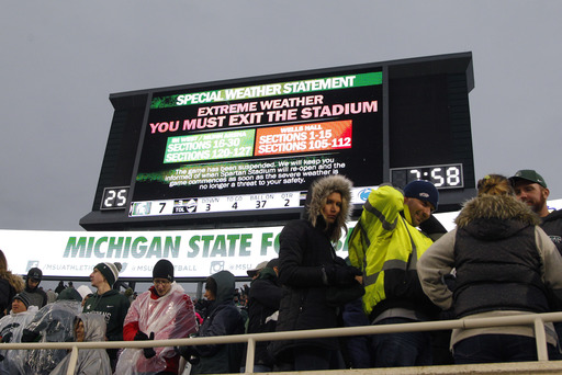 Start of Minnesota-Michigan game delayed by severe weather