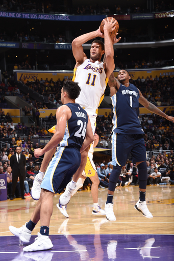 Lopez, Ingram lead way as Lakers hold off Grizz, 107-102 (Nov 05, 2017)