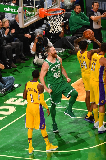 Despite more injuries, Celtics beat LA for 10th straight win (Nov 08, 2017)