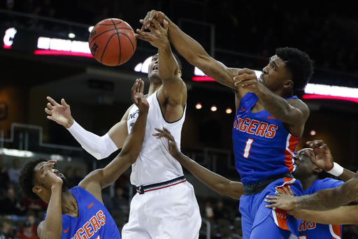 No. 12 Cincinnati routs Savannah State 107-77 (Nov 10, 2017)