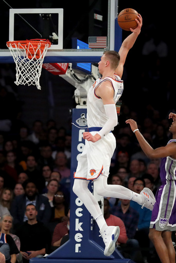 Porzingis returns to score 34, Knicks beat Kings 118-91 (Nov 11, 2017)