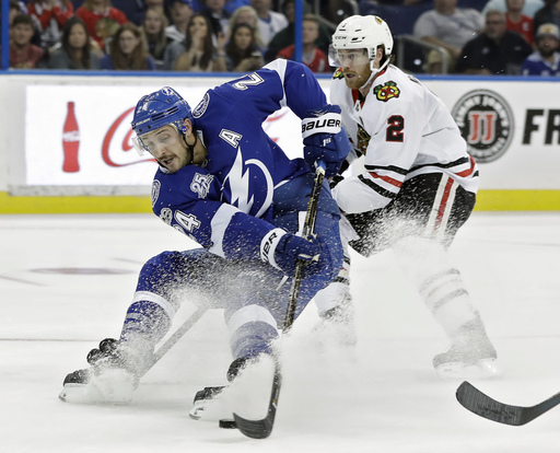 Point scores in overtime, Lightning beat Blackhawks 3-2 (Nov 22, 2017)