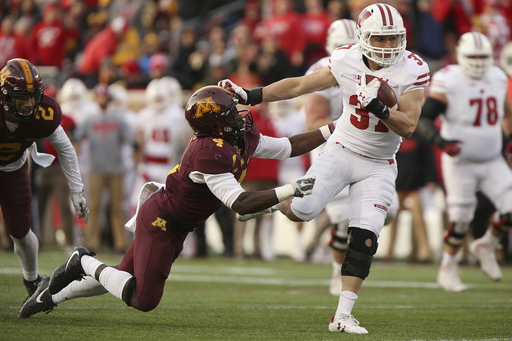Hornibrook, Badgers stay unbeaten with 31-0 win at Minnesota (Nov 25, 2017)