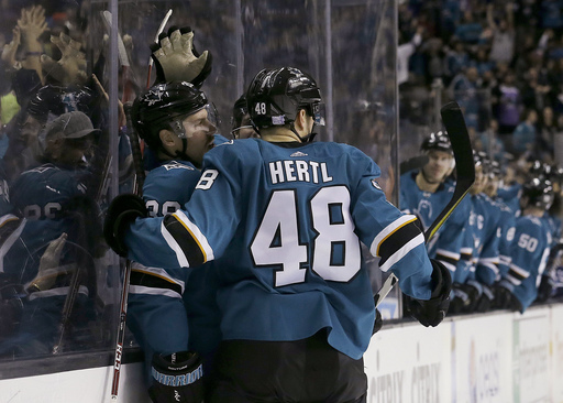 Couture scores twice as Sharks top Jets 4-0 (Nov 25, 2017)