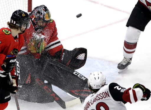 Crawford leads Blackhawks to 3-1 win over Coyotes (Dec 10, 2017)