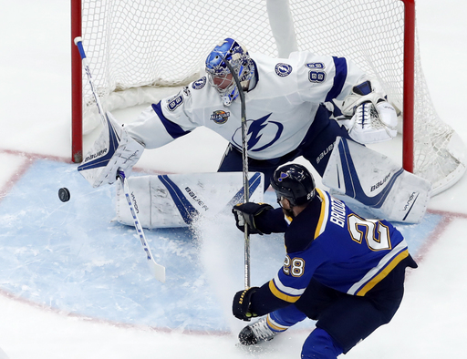 Lightning blank Blues 3-0 in matchup of NHL's top 2 teams