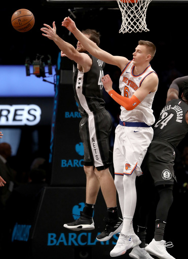 Knicks hold on to beat Nets after Porzingis leaves (Dec 14, 2017)