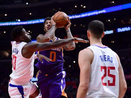 Clippers lead all the way in beating Suns 108-94 to end skid (Dec 20, 2017)