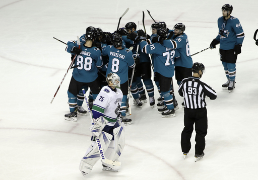 Labanc's goal in OT gives Sharks 5-4 win over Canucks (Dec 21, 2017)