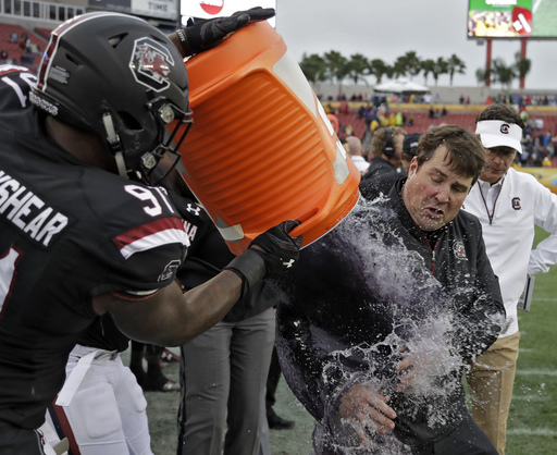 Bentley leads South Carolina past Michigan 26-19 in Outback (Jan 01, 2018)