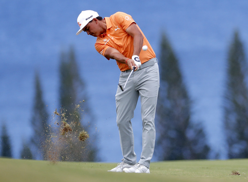 Rickie Fowler birdies last 3 holes to take Phoenix Open lead