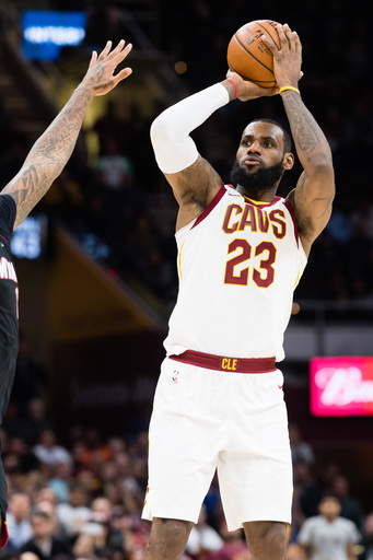 LeBron dismisses story linking him to Warriors as 'nonsense'