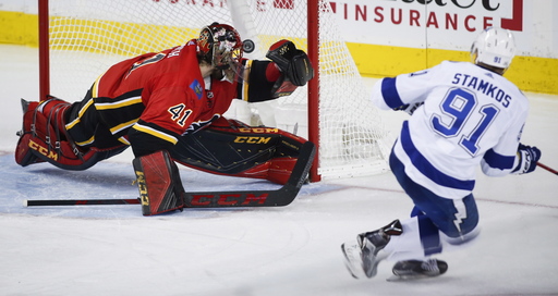 Lightning strike with 5 unanswered goals, zap Flames 7-4 (Feb 01, 2018)