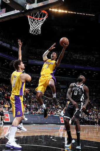 Lopez helps Lakers edge Nets 102-99 in return to Brooklyn