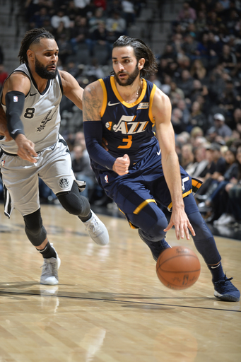 Rubio’s season-high 34 leads Jazz by Spurs, 120-111