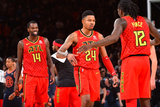Bazemore’s late 3 lifts Hawks over Knicks 99-96