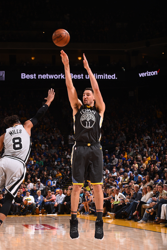 Thompson leads way in third quarter as Warriors beat Spurs