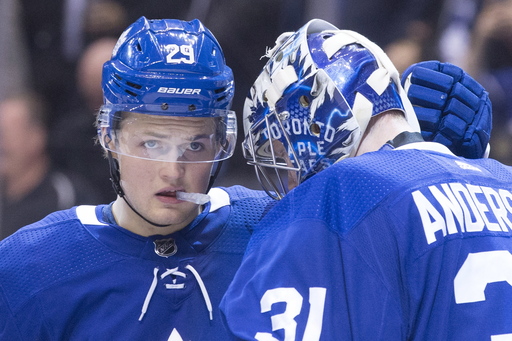 Nylander helps Maple Leafs beat Lightning 4-3