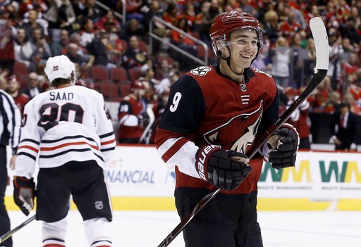 Coyotes start fast, send Blackhawks to 6th straight loss