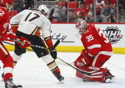 Larkin, Nielsen score in Red Wings’ 2-1 win over Ducks