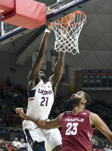 Adams scores 25 to lead UConn over Temple 72-66