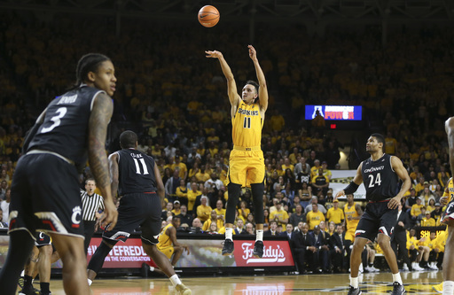 No. 10 Cincinnati outlasts No. 11 Wichita State 62-61