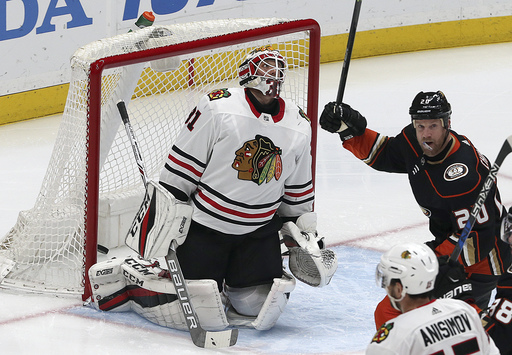 Ducks move into 3rd in Pacific with 6-3 rout of Blackhawks