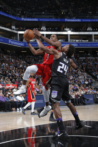 Davis turns ankle, but Pelicans roll to 10th straight win