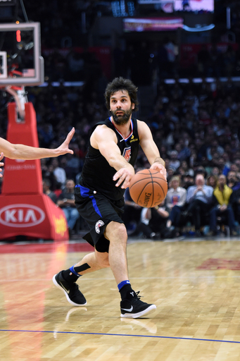 Clippers easily defeat James and Cavaliers 116-102