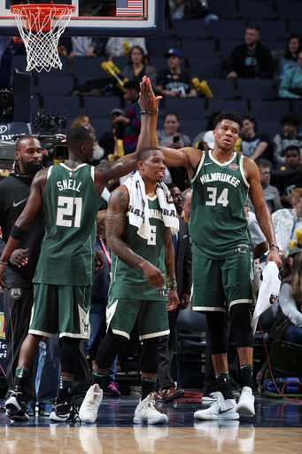 Middleton has 24, Bucks send Grizzlies to 18th straight loss