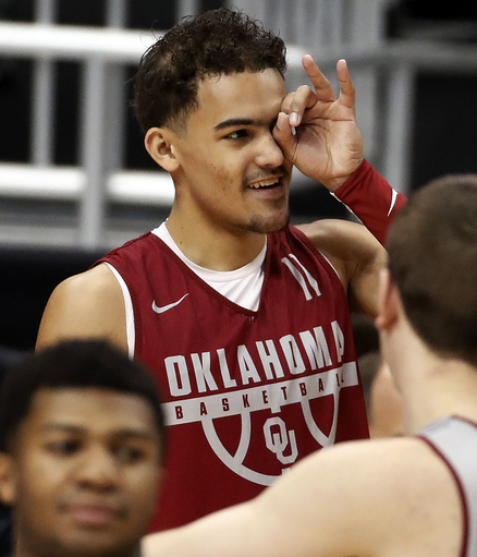 The Latest: Trae Young could be playing last college game