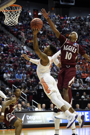 Hot-shooting Clemson ousts New Mexico State 79-68