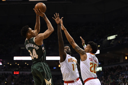 Giannis’ double-double helps Bucks hold on to beat Hawks