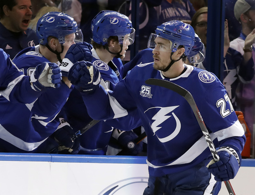 Lightning erase 3-goal deficit, rally past Maple Leafs 4-3
