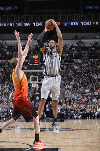 Aldridge has career-high 45 points, Spurs beat Jazz in OT