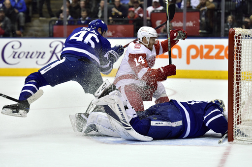 Maple Leafs top Red Wings 4-3 for 13th straight home win