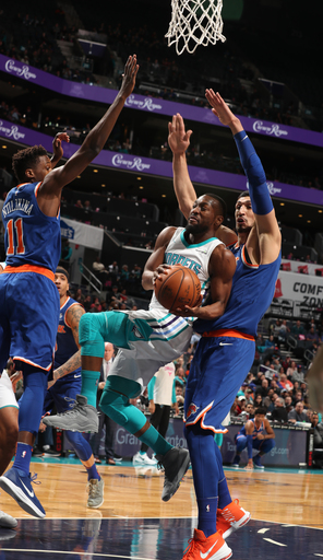 Walker comes up big in OT, Hornets top Knicks 137-128