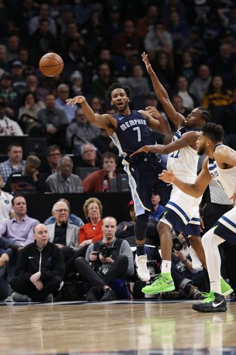 Selden scores 23 as Grizzlies surprise Wolves 101-93