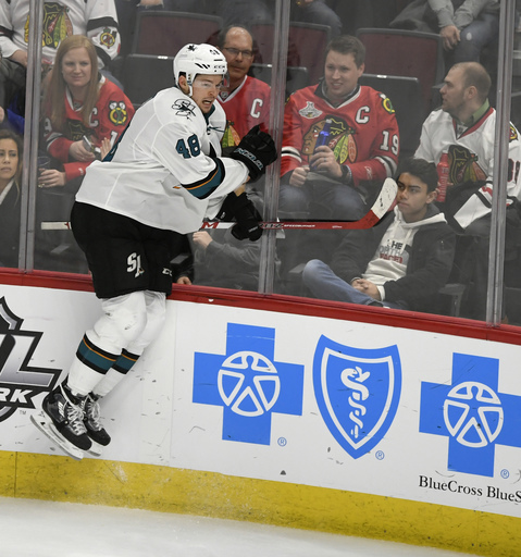 Sharks beat Blackhawks 4-3 in shootout for 8th straight win