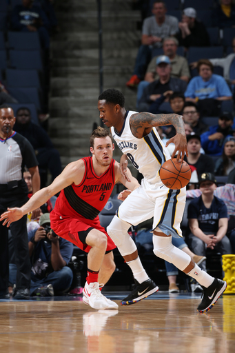 MarShon Brooks scores 21 as Grizzlies beat Blazers 108-103