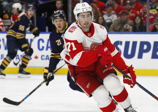 Red Wings snap 11-game road skid with 6-3 win over Sabres