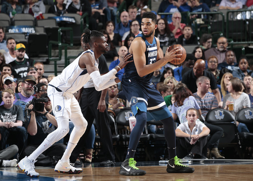 Towns, Crawford help Wolves edge Mavs 93-92