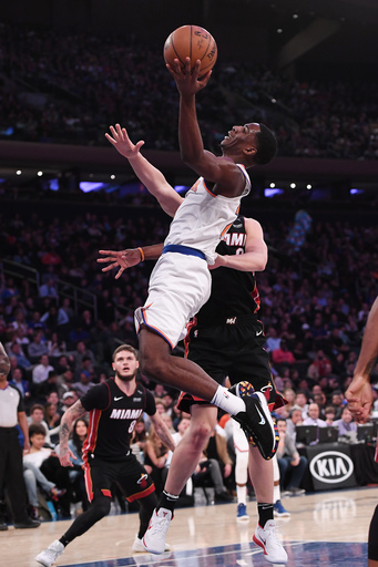 Rookie Dotson scores 30, Knicks blow out Heat 122-98