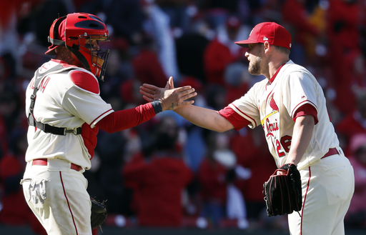 Martinez, Cards top D-backs 5-3 in coldest St. Louis start