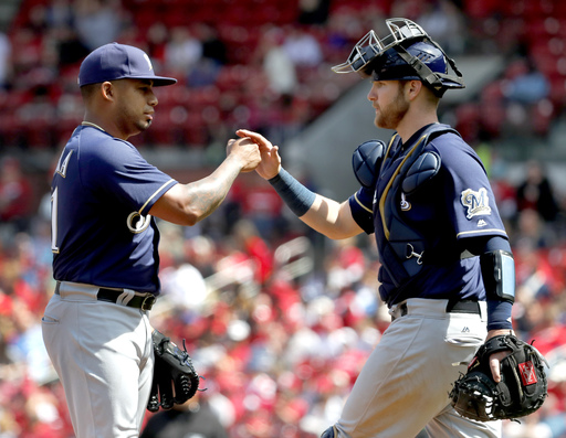 Albers hangs on for 1st save as Brewers top Cards 3-2