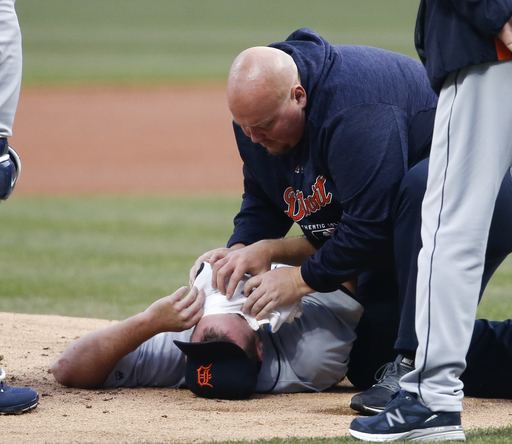 Tigers’ Zimmerman hit on face by Kipnis’ line drive
