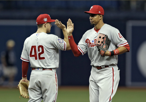 Altherr, Kingery, Phillies win 6th in row, beat Rays 10-4