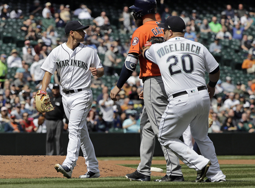 Mariners turn unlikely triple play against Astros