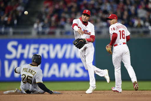 Herrera’s triple in 8th lifts Phillies over Pirates 2-1